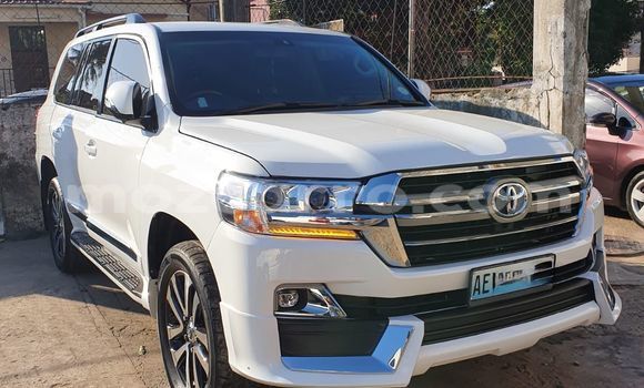 Nunua Ilio tumika Toyota Land Cruiser Nyeupe Gari ndani ya Maputo nchini Maputo