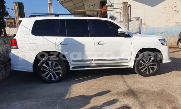 Buy Used Toyota Land Cruiser White Car in Maputo in Maputo Buy Used Toyota Land Cruiser White Car in Maputo in Maputo