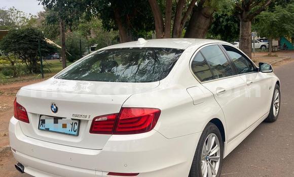 Nunua Ilio tumika BMW 3-Series Nyeupe Gari ndani ya Maputo nchini Maputo Nunua Ilio tumika BMW 3-Series Nyeupe Gari ndani ya Maputo nchini Maputo