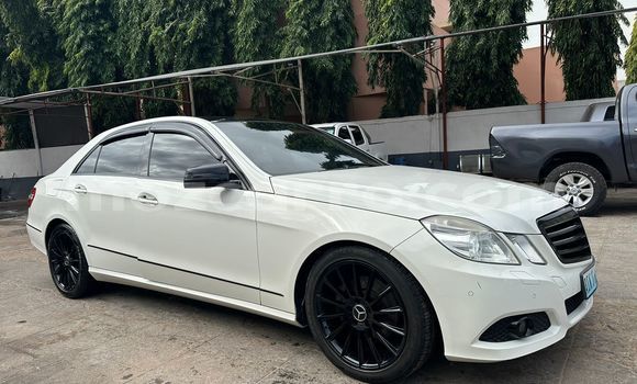 Buy Used Mercedes‒Benz E-Class White Car in Maputo in Maputo