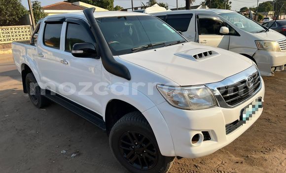 Comprar Usado Toyota Hilux Branco Carro em Maputo em Maputo