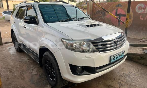 Comprar Usado Toyota Fortuner Branco Carro em Maputo em Maputo