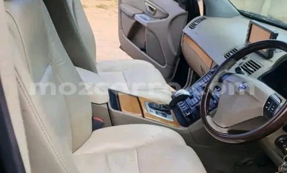 Nunua Ilio tumika Volvo XC90 Nyeusi Gari ndani ya Maputo nchini Maputo Nunua Ilio tumika Volvo XC90 Nyeusi Gari ndani ya Maputo nchini Maputo