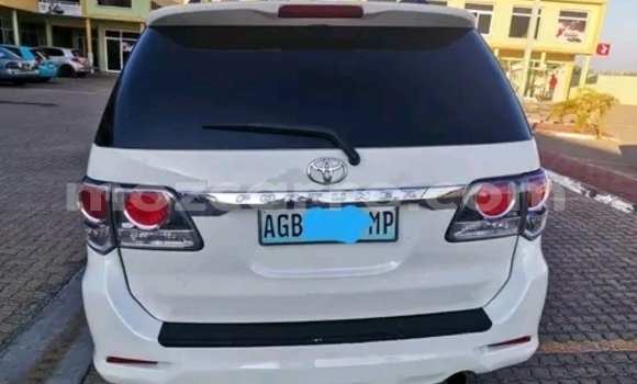 Nunua Ilio tumika Toyota Fortuner Nyeupe Gari ndani ya Maputo nchini Maputo Nunua Ilio tumika Toyota Fortuner Nyeupe Gari ndani ya Maputo nchini Maputo