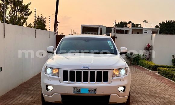 Nunua Ilio tumika Jeep Cherokee Nyeupe Gari ndani ya Maputo nchini Maputo Nunua Ilio tumika Jeep Cherokee Nyeupe Gari ndani ya Maputo nchini Maputo
