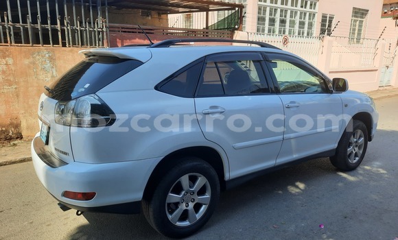Comprar Usado Toyota Harrier Branco Carro em Maputo em Maputo Comprar Usado Toyota Harrier Branco Carro em Maputo em Maputo