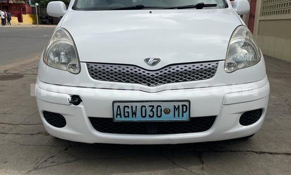 Comprar Usado Toyota FunCargo Branco Carro em Maputo em Maputo