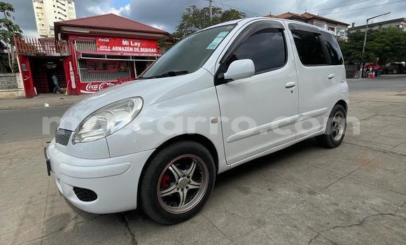 Comprar Usado Toyota FunCargo Branco Carro em Maputo em Maputo Comprar Usado Toyota FunCargo Branco Carro em Maputo em Maputo