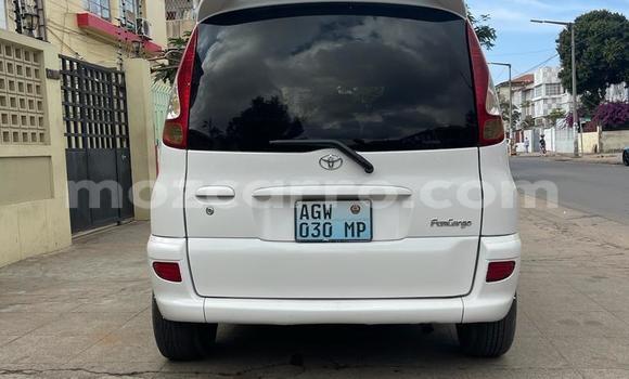 Comprar Usado Toyota FunCargo Branco Carro em Maputo em Maputo Comprar Usado Toyota FunCargo Branco Carro em Maputo em Maputo