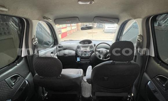 Comprar Usado Toyota FunCargo Branco Carro em Maputo em Maputo Comprar Usado Toyota FunCargo Branco Carro em Maputo em Maputo