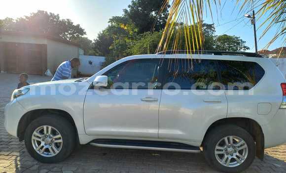 Nunua Ilio tumika Toyota Land Cruiser Prado Nyeupe Gari ndani ya Maputo nchini Maputo Nunua Ilio tumika Toyota Land Cruiser Prado Nyeupe Gari ndani ya Maputo nchini Maputo