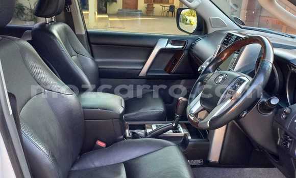 Nunua Ilio tumika Toyota Land Cruiser Prado Nyeupe Gari ndani ya Maputo nchini Maputo Nunua Ilio tumika Toyota Land Cruiser Prado Nyeupe Gari ndani ya Maputo nchini Maputo