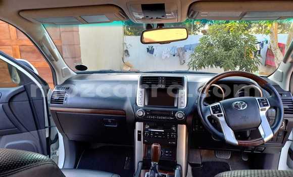 Nunua Ilio tumika Toyota Land Cruiser Prado Nyeupe Gari ndani ya Maputo nchini Maputo Nunua Ilio tumika Toyota Land Cruiser Prado Nyeupe Gari ndani ya Maputo nchini Maputo