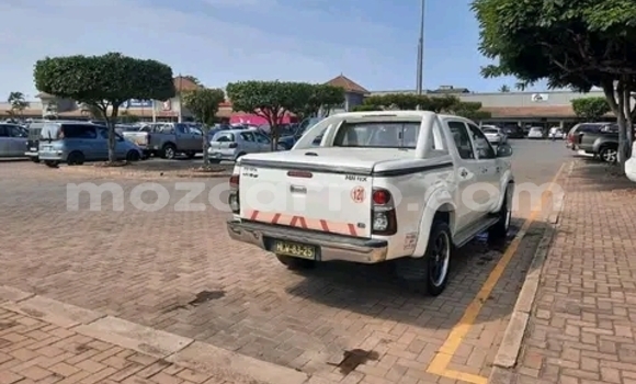 Nunua Ilio tumika Toyota Hilux Nyeupe Gari ndani ya Maputo nchini Maputo Nunua Ilio tumika Toyota Hilux Nyeupe Gari ndani ya Maputo nchini Maputo