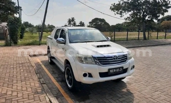 Nunua Ilio tumika Toyota Hilux Nyeupe Gari ndani ya Maputo nchini Maputo Nunua Ilio tumika Toyota Hilux Nyeupe Gari ndani ya Maputo nchini Maputo