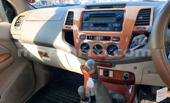 Nunua Ilio tumika Toyota Hilux Nyeupe Gari ndani ya Maputo nchini Maputo Nunua Ilio tumika Toyota Hilux Nyeupe Gari ndani ya Maputo nchini Maputo