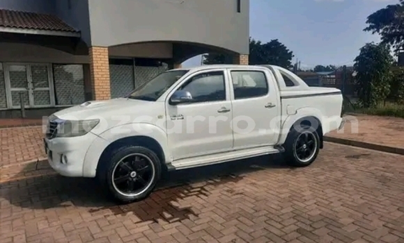 Nunua Ilio tumika Toyota Hilux Nyeupe Gari ndani ya Maputo nchini Maputo Nunua Ilio tumika Toyota Hilux Nyeupe Gari ndani ya Maputo nchini Maputo