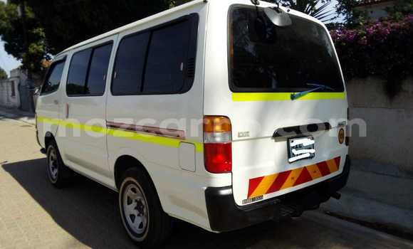 Nunua Ilio tumika Toyota Hiace Nyeupe Gari ndani ya Maputo nchini Maputo Nunua Ilio tumika Toyota Hiace Nyeupe Gari ndani ya Maputo nchini Maputo