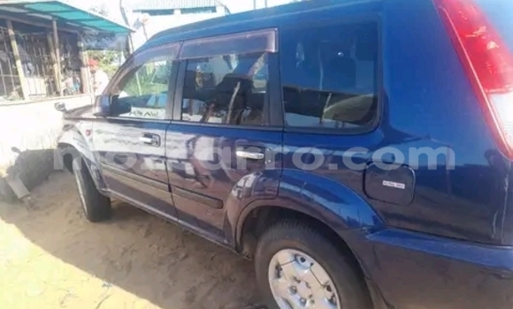 Comprar Usado Nissan X-Trail Azul Carro em Maputo em Maputo
