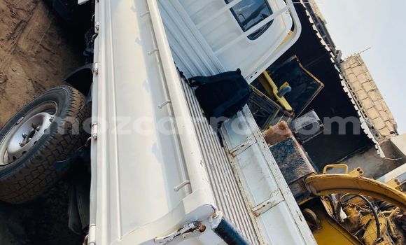 Buy Used Hyundai H1 White Car in Maputo in Maputo Buy Used Hyundai H1 White Car in Maputo in Maputo