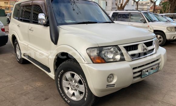 Comprar Usado Mitsubishi Pajero Bege Carro em Maputo em Maputo