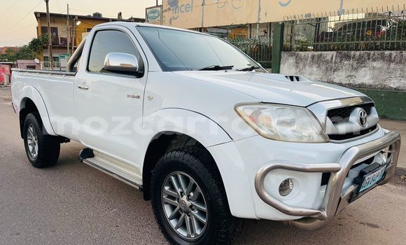 Buy Used Toyota Hilux White Car in Maputo in Maputo