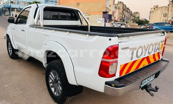 Nunua Ilio tumika Toyota Hilux Nyeupe Gari ndani ya Maputo nchini Maputo Nunua Ilio tumika Toyota Hilux Nyeupe Gari ndani ya Maputo nchini Maputo