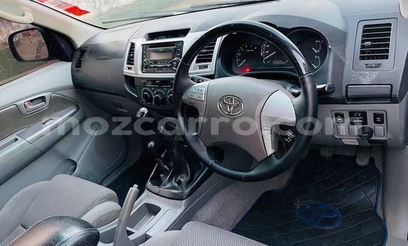 Nunua Ilio tumika Toyota Hilux Nyeupe Gari ndani ya Maputo nchini Maputo Nunua Ilio tumika Toyota Hilux Nyeupe Gari ndani ya Maputo nchini Maputo
