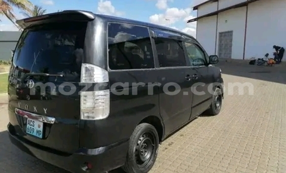 Comprar Usado Toyota Voxy Preto Carro em Maputo em Maputo