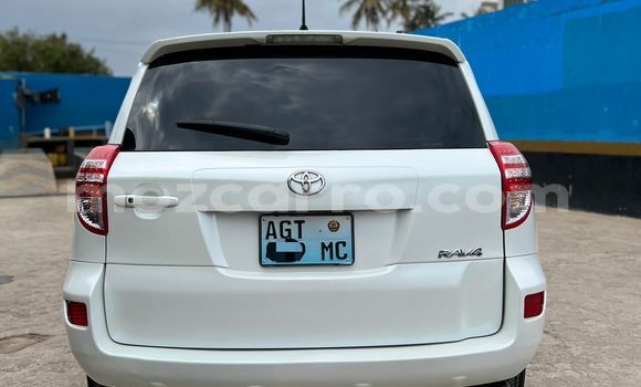 Nunua Ilio tumika Toyota RAV4 Nyeupe Gari ndani ya Maputo nchini Maputo Nunua Ilio tumika Toyota RAV4 Nyeupe Gari ndani ya Maputo nchini Maputo