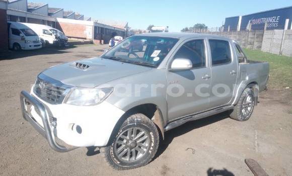 Buy Used Toyota Hilux Silver Car in Beira in Sofala Buy Used Toyota Hilux Silver Car in Beira in Sofala