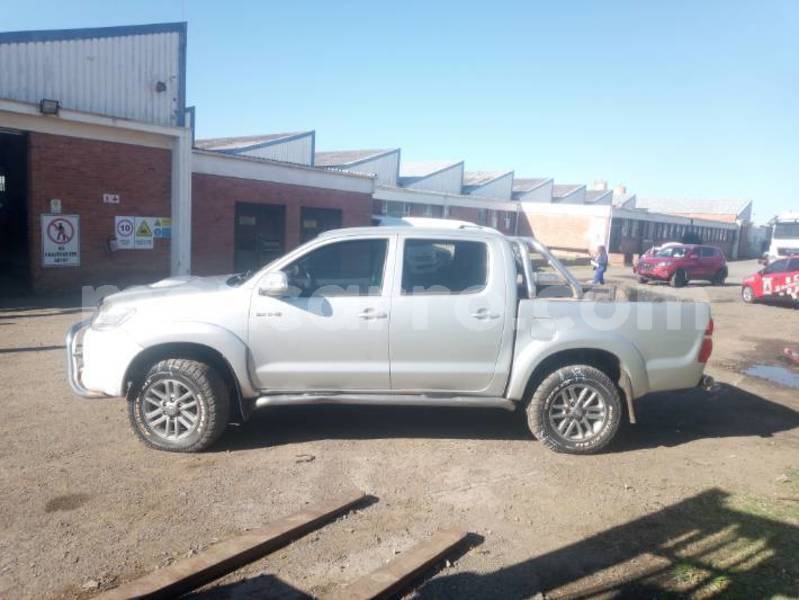 Big with watermark toyota hilux sofala beira 17602