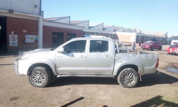 Buy Used Toyota Hilux Silver Car in Beira in Sofala Buy Used Toyota Hilux Silver Car in Beira in Sofala