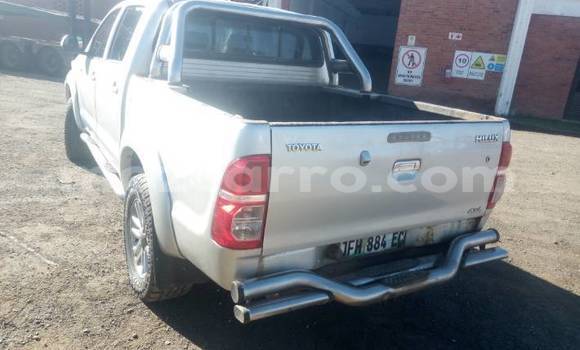 Buy Used Toyota Hilux Silver Car in Beira in Sofala Buy Used Toyota Hilux Silver Car in Beira in Sofala