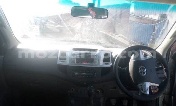 Buy Used Toyota Hilux Silver Car in Beira in Sofala Buy Used Toyota Hilux Silver Car in Beira in Sofala