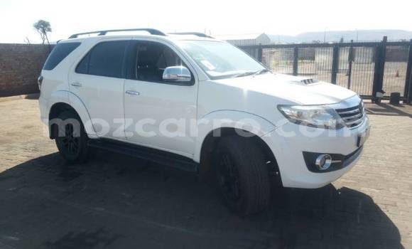 Buy Used Toyota Fortuner White Car in Nampula in Nampula Buy Used Toyota Fortuner White Car in Nampula in Nampula