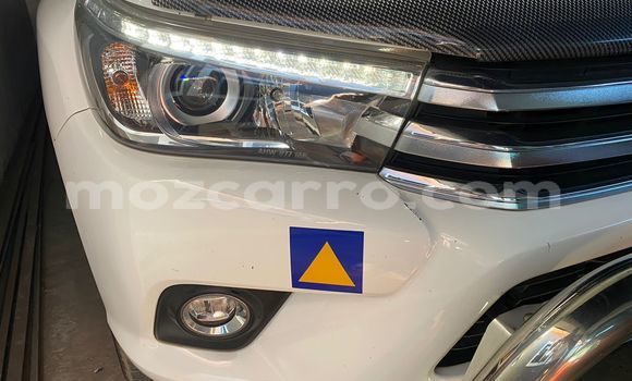 Buy Used Toyota Hiluxe Revo White Car in Maputo in Maputo Buy Used Toyota Hiluxe Revo White Car in Maputo in Maputo