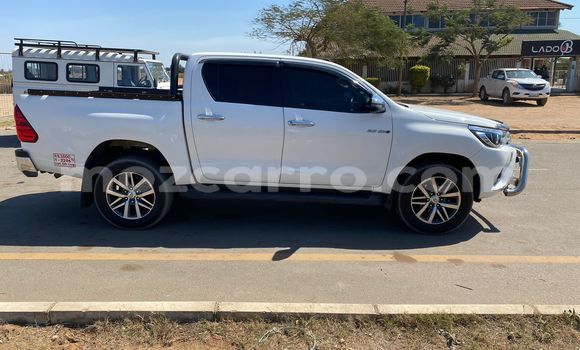 Buy Used Toyota Hiluxe Revo White Car in Maputo in Maputo Buy Used Toyota Hiluxe Revo White Car in Maputo in Maputo