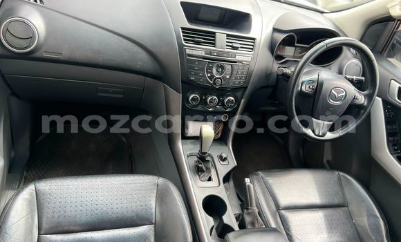 Comprar Usado Mazda BT-50 Branco Carro em Maputo em Maputo Comprar Usado Mazda BT-50 Branco Carro em Maputo em Maputo