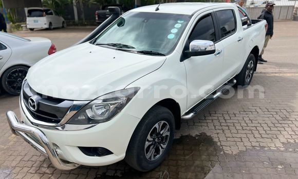Comprar Usado Mazda BT-50 Branco Carro em Maputo em Maputo Comprar Usado Mazda BT-50 Branco Carro em Maputo em Maputo