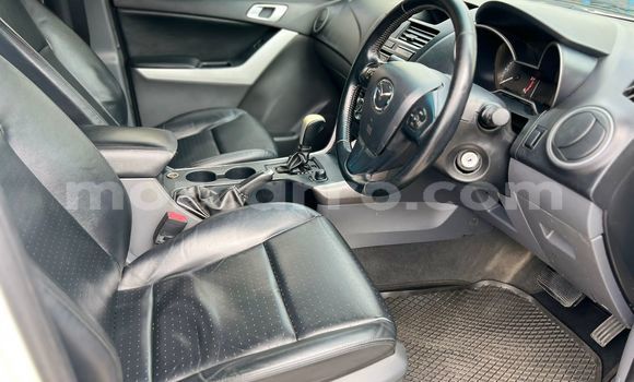 Comprar Usado Mazda BT-50 Branco Carro em Maputo em Maputo Comprar Usado Mazda BT-50 Branco Carro em Maputo em Maputo