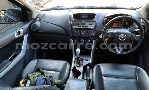 Comprar Usado Mazda BT-50 Azul Carro em Maputo em Maputo Comprar Usado Mazda BT-50 Azul Carro em Maputo em Maputo