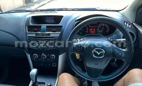 Comprar Usado Mazda BT-50 Azul Carro em Maputo em Maputo Comprar Usado Mazda BT-50 Azul Carro em Maputo em Maputo