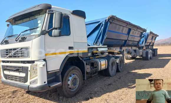 Comprar Usado Volvo 300 Series Branco Carro em Maputo em Maputo