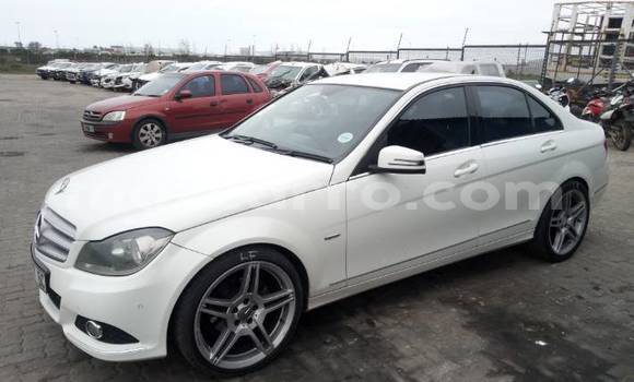 Buy Used Mercedes-Benz C180 COUPE White Car in Quelimane in Zambezia Buy Used Mercedes-Benz C180 COUPE White Car in Quelimane in Zambezia
