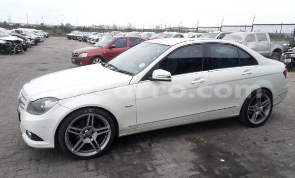Buy Used Mercedes-Benz C180 COUPE White Car in Quelimane in Zambezia Buy Used Mercedes-Benz C180 COUPE White Car in Quelimane in Zambezia