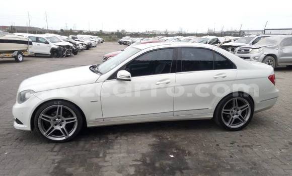 Buy Used Mercedes-Benz C180 COUPE White Car in Quelimane in Zambezia Buy Used Mercedes-Benz C180 COUPE White Car in Quelimane in Zambezia