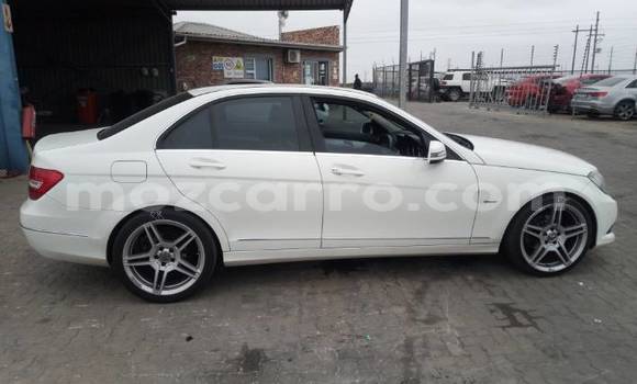 Buy Used Mercedes-Benz C180 COUPE White Car in Quelimane in Zambezia Buy Used Mercedes-Benz C180 COUPE White Car in Quelimane in Zambezia