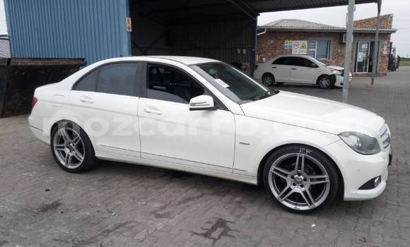 Buy Used Mercedes-Benz C180 COUPE White Car in Quelimane in Zambezia Buy Used Mercedes-Benz C180 COUPE White Car in Quelimane in Zambezia