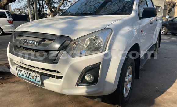 Nunua Ilio tumika Isuzu D-MAX Nyeupe Gari ndani ya Maputo nchini Maputo